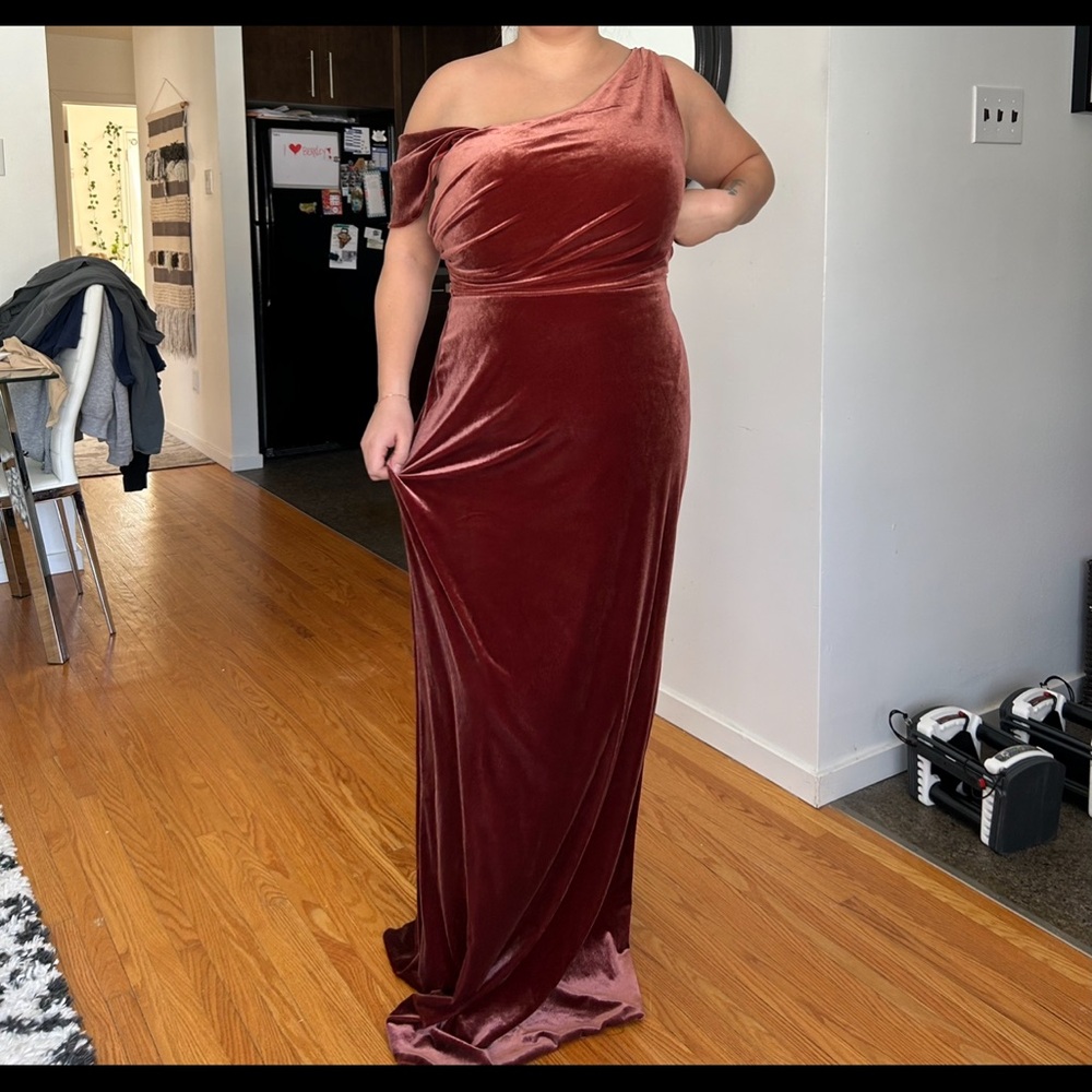 Revelry One-Shoulder Velvet Gown in Burgundy